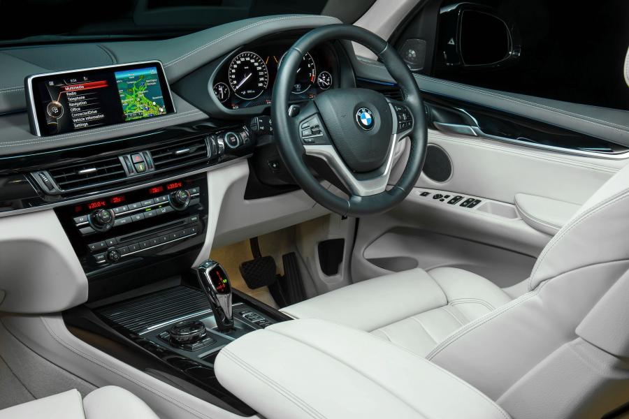 Интерьер BMW X5 xDrive40e 2016 года  (AU) (фото 15 из 23)